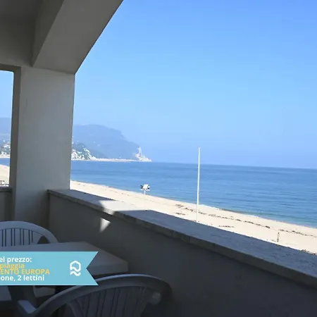 Rs323 - Marcelli, Bilocale Fronte Mare Con Inclusa Apartamento Marcelli